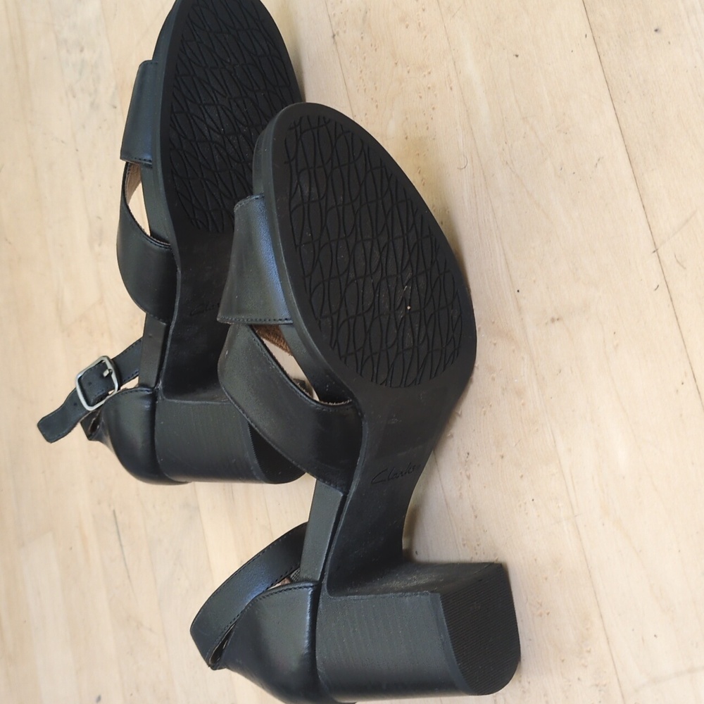 Clark's Elegant Black Women's Strappy Sandals Size 8.5M - Picture 5 of 6